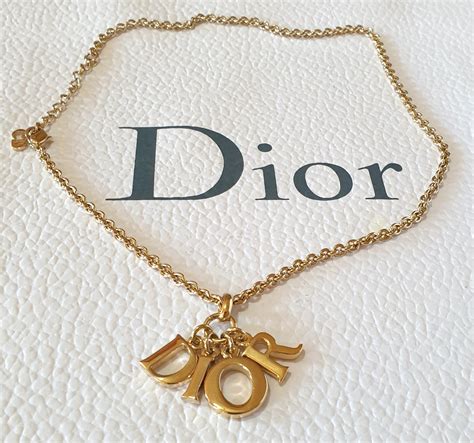 colar dior